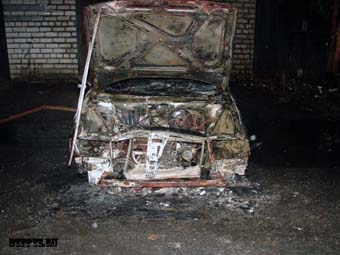 Кондопога, 15 октября, 19-30. Пожар в легковом автомобиле произошел на улице Зеленая.