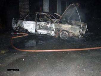 Кондопога, 15 октября, 19-30. Пожар в легковом автомобиле произошел на улице Зеленая.