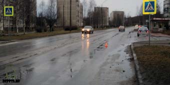 Медвежьегорск, 20 ноября 2013 года, 08-50. ДТП с участием пешехода и легкового автомобиля ВАЗ-2121 "Нива" произошло на улице Советская в районе дома № 16.