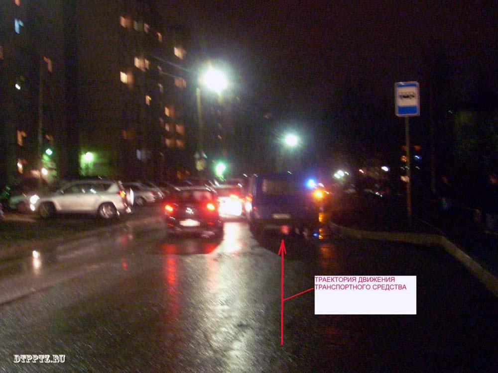 Петрозаводск, 21 ноября 2013 года, 17-30. ДТП с участием пешехода и микроавтобуса РАФ-2203 произошло на Ругозерском переулке, в районе дома №5.