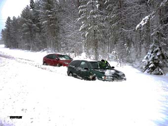 Сегежский район, 16 декабря 2013 года, 11-50. ДТП с участием легковых автомобилей Форд (Ford Focus) и Ниссан (Nissan Almera) произошло на 693-м километре автодороги М-18 "Кола", примерно в десяти километрах перед рекой Сегежа.