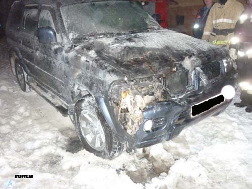 Сегежа, 14 января 2014 года, 03-50. Пожар во внедорожнике Митсубиши (Mitsubishi Pajero Sport) произошел на улице Владимирская у дома №6.