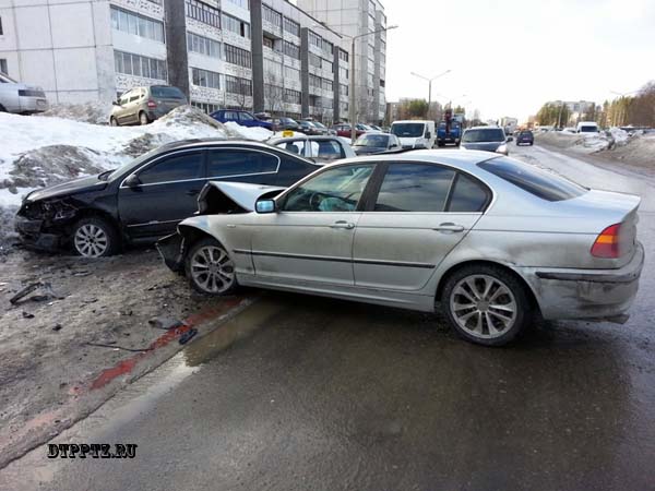 Костомукша, 11 марта 2014 года, 17-05. ДТП с участием легковых автомобилей Фольксваген Пассат (Volkswagen Passat) и БМВ (BMW 3 Series) произошел на улице Ленина в районе дома №16.