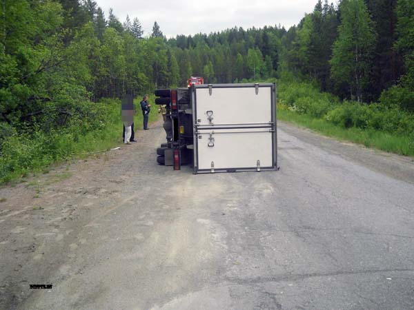 Суоярвский район, 14 июня 2014 года, 10-54. ДТП с участием грузового фургона произошло на 124-м километре автодороги "Петрозаводска - Суоярви", в четырех километрах от Суоярви.