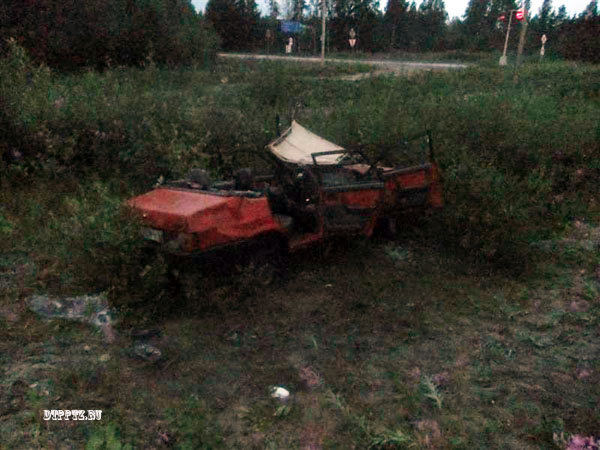 Костомукша, 31 июля 2014 года, 23-50. ДТП с участием легкового автомобиля ВАЗ-21099 произошло в районе "Ледмозерского перекрестка".