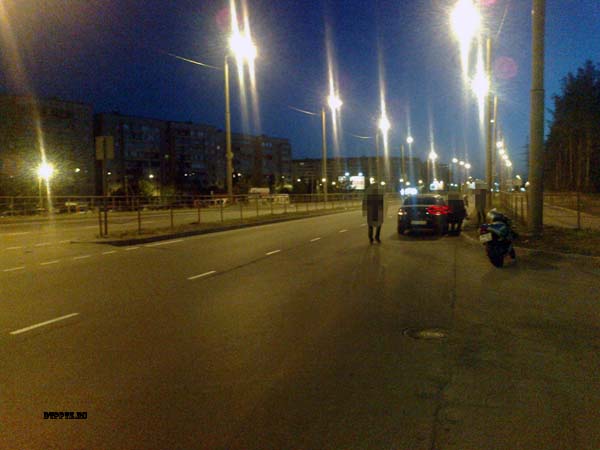 Петрозаводск, 6 августа 2014 года, 02-50. ДТП с участием двух мотоциклистов (Honda, Yamaha R6) произошло на Лесном проспекте, в районе дома № 7.