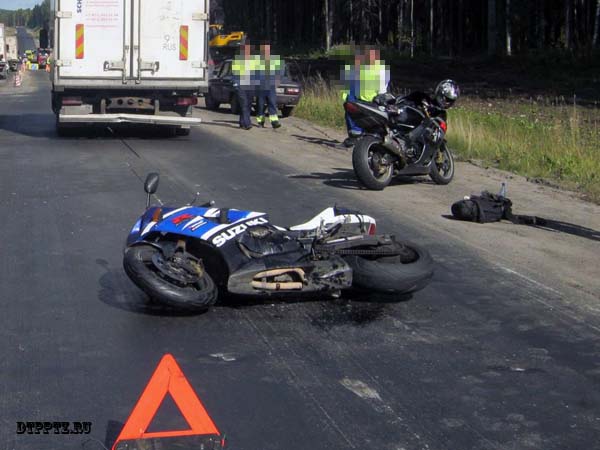 Пряжинский район, 4 сентября 2014 года, 13-36. ДТП с участием мотоциклиста (Suzuki) и грузового фургона (Volvo) произошло на 381-м километре автодороги М-18 "Кола", в нескольких километрах за Пряжей.