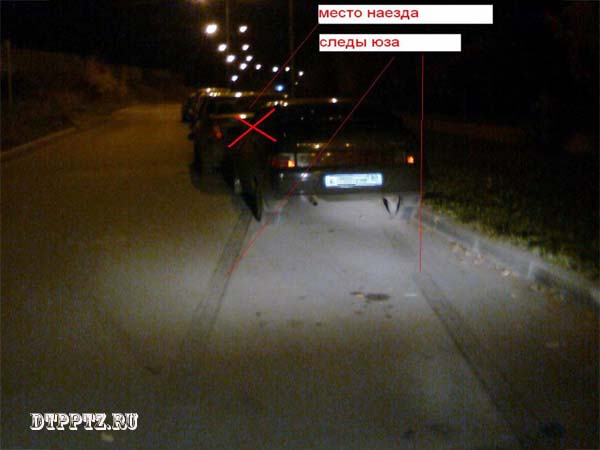 Петрозаводск, 16 октября 2014 года, 02-00. ДТП с участием легковых автомобилей ВАЗ-2112 (Lada 112), Рено (Renault) и Мазда (Mazda) произошло на улице Петрова, в районе дома №7.