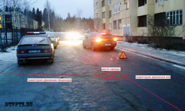 Петрозаводск, 12 декабря 2014 года, 14-45. ДТП с участием пешехода и легкового Шкода () произошло на улице Пархоменко, в районе дома № 26 «а»