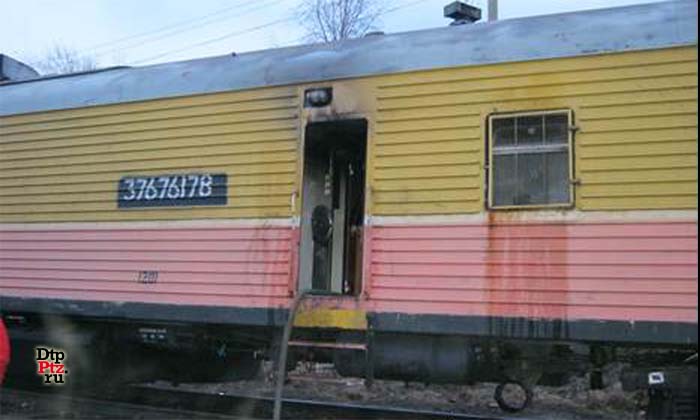 Петрозаводск, 6 апреля 2015 года, 05-20. Пожар в вагоне-рефрижераторе произошел на железнодорожной станции "Петрозаводск-Товарный".