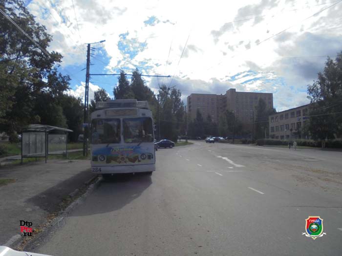Петрозаводск, 13 августа 2015 года, 14-55. Падение пассажира в салоне троллейбуса произошло на улице Московская, в районе дома №20.