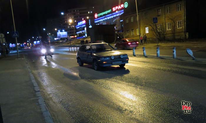 Петрозаводск, 5 декабря 2015 года, 18-00. ДТП с участием пешехода и легкового автомобиля Тойота (Toyota Corolla) произошло на улице Правды, у дома №19, не нерегулируемом пешеходном переходе.