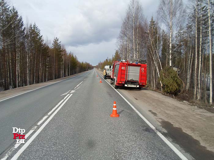 Сегежский район, 12 апреля 2016 года, 13-45. ДТП с участием легкового автомобиля Рено (Renault Logan) произошло на 761-м километре автодороги М-18 "Кола", недалеко от административной границы Сегежского и Беломорского районов.