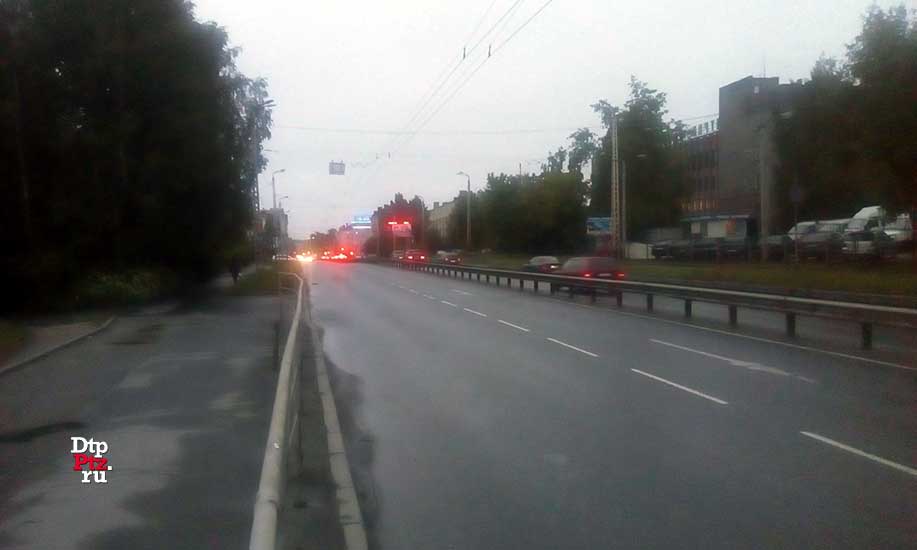 Петрозаводск, 26 мая 2016 года, 17-30. Падение пассажира в салоне автобуса ПАЗ произошло на улице Шотмана, у дома №12.