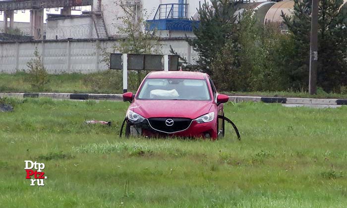 Петрозаводск, 15 сентября 2016 года, 02-00. ДТП с участием кроссовера Мазда (Mazda CX-5) произошло на пересечении Пряжинского и Суоярвского шоссе.