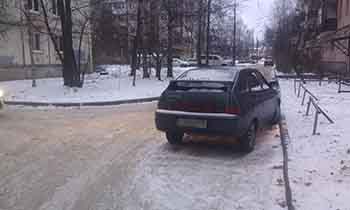 В 15.00 в районе дома №16-а по ул. Краснофлотская, неустановленный водитель, управляя неустановленным автомобилем, совершил наезд на автомобиль «ВАЗ-21112». С места ДТП скрылся, в ГИБДД не сообщил.