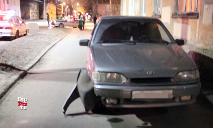 Петрозаводск, 13 апреля 2017 года, 21-45. Трагическое ДТП с участием пешехода и легкового автомобиля ВАЗ-2115 произошло на улице Луначарского, у дома №37.