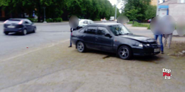 Петрозаводск, 18 июня 2017 года, 20-00.  ДТП с участием двух легковых автомобилей произошло на пересечении улиц Анохина и Горького.