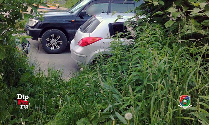 Петрозаводск, 9 июля 2017 года, 19-50.  ДТП с участием пешехода и внедорожника Тойота (Toyota Land Cruiser) произошло на дворовой территории у дома №30 по улице Станционная.