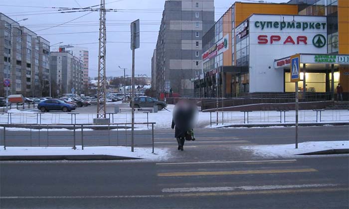 Как dtpptz прокомментировали происшествие в Госавтоинспекции Петрозаводска, 15 ноября 2017 года в 12:22 в г.Петрозаводске, в районе пересечения ул. Чапаева – ул. Чкалова, неустановленный водитель, управляя неустановленным автомобилем, совершил наезд на пешехода, который переходил проезжую часть по нерегулируемому пешеходному переходу, справа налево по ходу движения автомобиля. В результате наезда пешеходу 1945 г.р. были причинены телесные повреждения. Водитель с места ДТП скрылся.