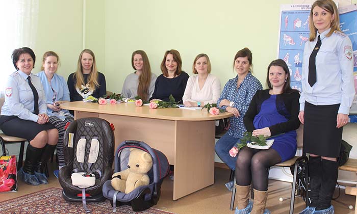 Сотрудники Госавтоинспекции Петрозаводска разработали специальный обучающий курс по правилам безопасности дорожного движения для будущих мам. 