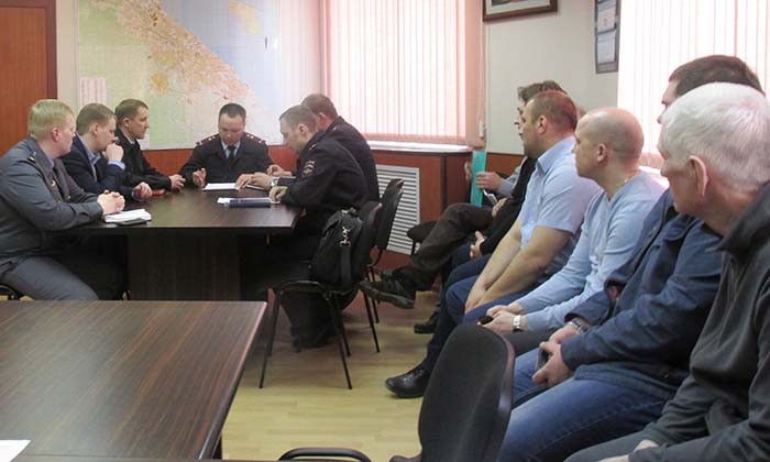 19 апреля в Госавтоинспекции Петрозаводска состоялась рабочая  встреча с руководителями предприятий, осуществляющих пассажирские перевозки маршрутным транспортом по вопросам безопасности дорожного движения.