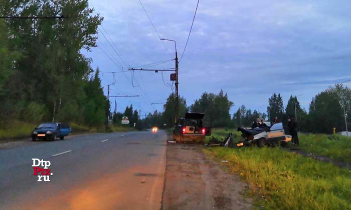 Петрозаводск, 28 августа 2018 года, 01-28.  ДТП с участием легковых автомобилей ВАЗ-2114 и Тойота (Toyota Avensis) произошло на улице Онежской Флотилии. в районе дома №43.