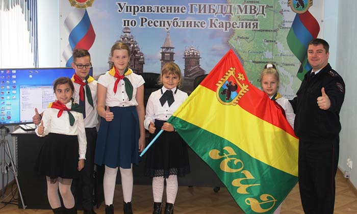 На днях в Госавтоинспекции состоялось торжественное посвящение четвероклассников Гимназии №30 в ряды юных инспекторов движения. 