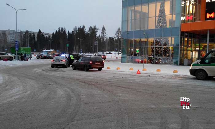 Петрозаводск, 13 декабря 2018 года, 08-40.  ДТП с участием пешехода и легкового автомобиля Опель (Opel Vectra) произошло на Лесном проспекте, у дома №47.