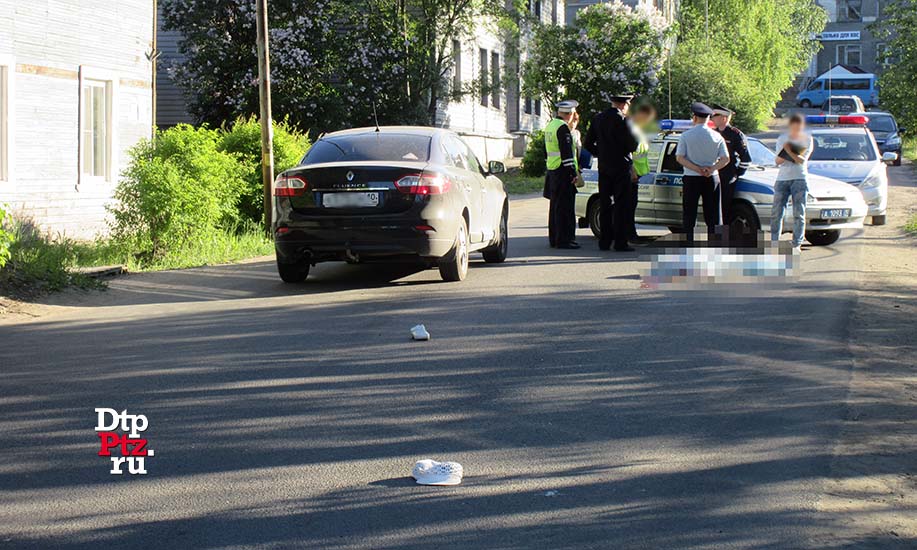 Петрозаводск, 14 июня 2019 года, 18-20.   Трагическое ДТП с участием пешехода и легкового автомобиля Рено (Renault Fluence) произошло на улице Пробная, у дома № 23.