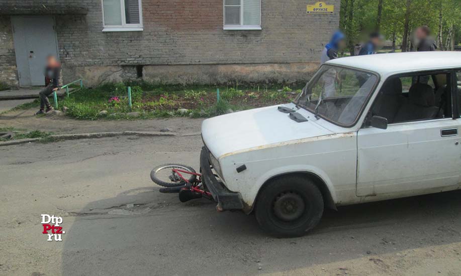 Кемь, 6 июня 2019 года, 16-10.  ДТП с участием велосипедиста и легкового автомобиля ВАЗ-2105 произошло у дома №5 по улице Фрунзе. 