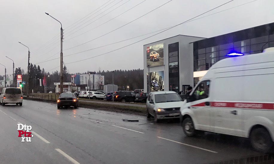 Петрозаводск, 18 ноября 2019 года, 08-30.   ДТП с участием легковых автомобилей Рено (Renault Logan) и Опель (Opel Astra) произошло на Лесном проспекте, в районе дома №51.