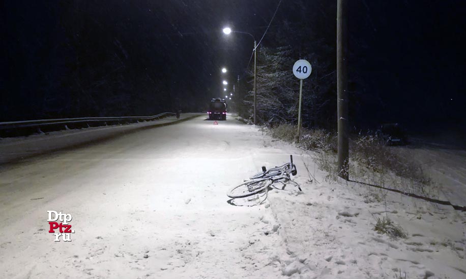 Пряжинский район, 27 ноября 2019 года, 14-50.  ДТП с участием велосипедиста и седельного тягача Вольво (Volvo) с полуприцепом  произошло на 72-м километре автодороги "Петрозаводск - Суоярви", в населённом пункте Эссойла.
