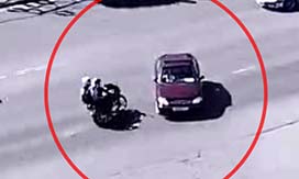 На Комсомольском проспекте столкнулись легковой автомобиль и мотоцикл. Два человека травмированы 