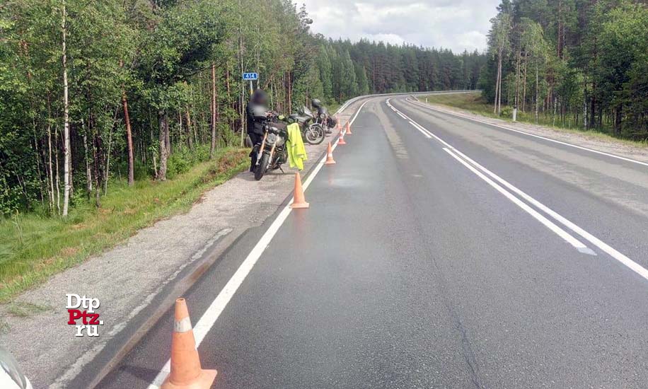 Пудожский район, 22 июля 2020 года, 12-40.  ДТП с участием мотоциклиста (Honda) произошло на 414-м километре автодороги А-119 "Вологда-Кириллов-Пудож-Медвежьегорск", в 25-ти километрах за городом Пудож.