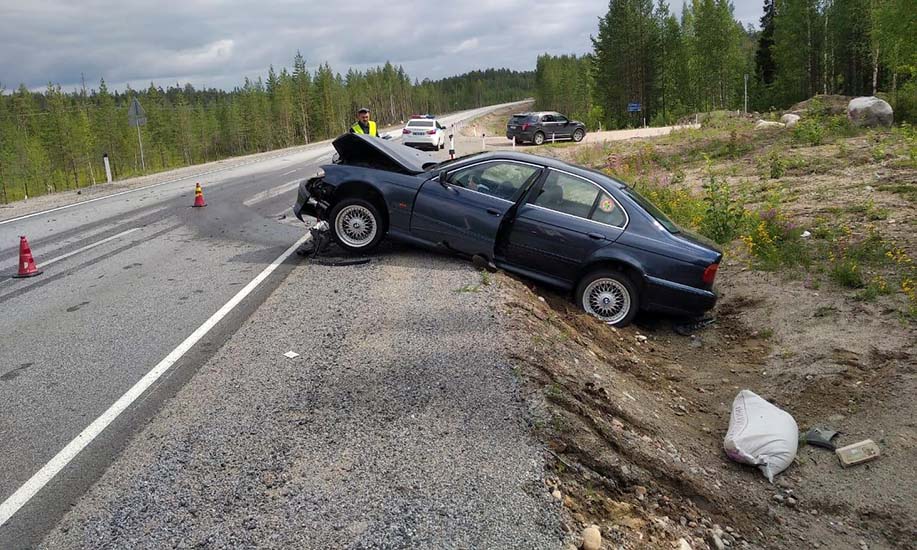 Костомукша, 1 августа 2020 года, 12-50.  ДТП с участием легковых автомобилей БМВ (BMW 525) и Лада Калина (Lada Kalina) произошло на 191-м километре автодороги А-137 (автомобильная дорога Р-21 «Кола» - Тикша – Ледмозеро – Костомукша - государственная граница с Финляндской Республикой).