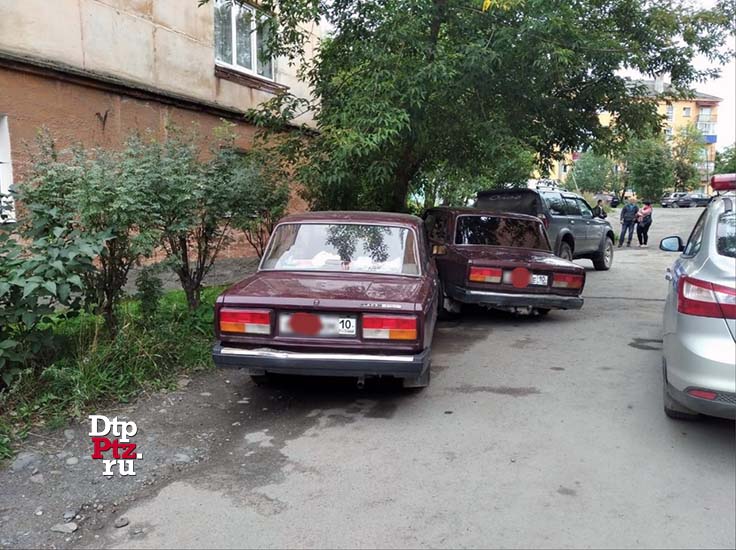 Кондопога, 1 сентября 2020 года, 14-00.  ДТП с участием пешехода и трёх автомобилей произошло в районе дома №13 по улице Заводская.