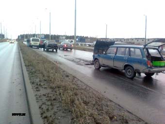 Петрозаводск, 17 ноября 2013 года, 14-50. ДТП с участием легковых автомобилей ВАЗ-2104 и ВАЗ-2114 произошло на Лесном проспекте, в районе дома № 3.