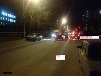 Петрозаводск, 18 ноября 2013 года, 17-30. ДТП с участием пешехода и внедорожника Шевроле Нива (Chevrolet Niva) произошло на улице Балтийская, у дома №11