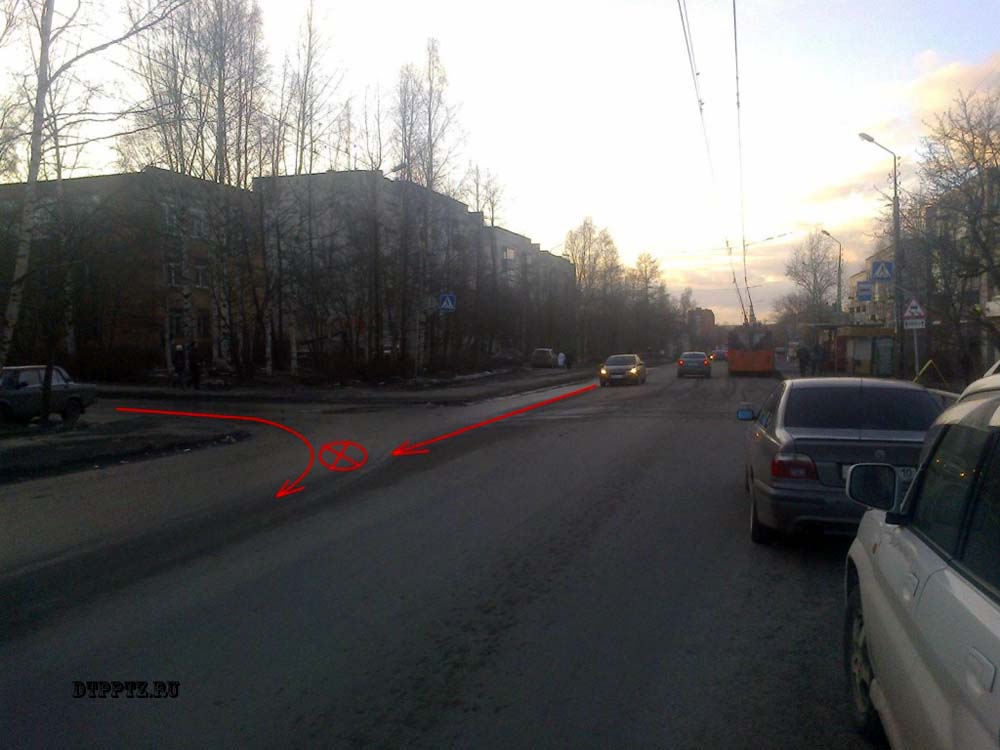 Петрозаводск, 12 марта 2014 года, 14-00. ДТП с участием легковых автомобилей Хендай Элантра (Hyundai Elantra) и ВАЗ-2105 произошло на пересечении улиц Правды и Загородная.