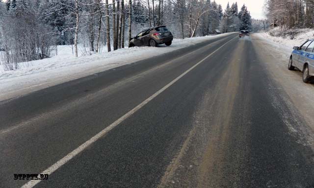 Сортавальский район, 29 декабря 2014 года, 13-00. ДТП с участием кроссовера Ниссан (Nissan Murano) произошло на 262-м километре автодороги А-121 "Сортавала", на Сортавальском шоссе поселка Хелюля.