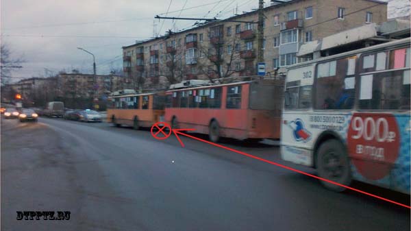 Петрозаводск, 6 декабря 2014 года, 14-03. ДТП с участием пешехода и троллейбуса произошло в районе дома №11 по улице Московская, напротив остановки общественного транспорта.