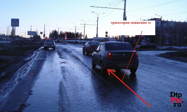 Петрозаводск, 13 марта 2015 года, 17-15. ДТП с участием пешехода и кроссовера Хендай (Hyundai ix35) произошло в районе пересечения Лососинского шоссе и улицы Попова.