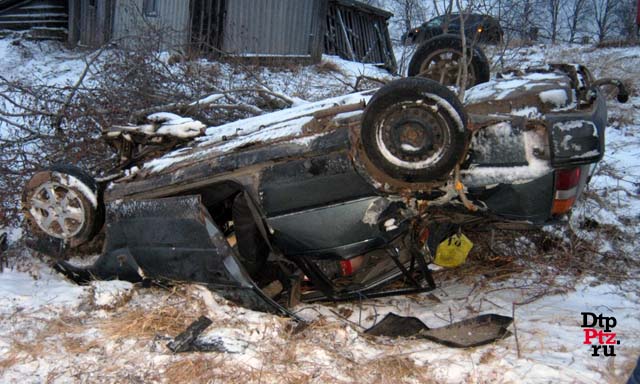 Олонецкий район, 30 марта 2015 года, 06-15. Трагическое ДТП с участием легкового автомобиля Тойота (Toyota Corolla) произошло на 17 километре автодороги А-130 «Олонец-Питкяранта-Леппясилта», в поселке Ильинский.