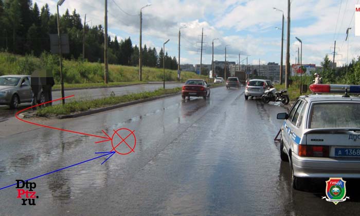 Петрозаводск, 3 августа 2015 года, 12-50. ДТП с участием мотоциклиста (BMW) и легкового автомобиля Лада Калина (Lada Kalina) произошло на Лесном проспекте, в районе дома № 3.