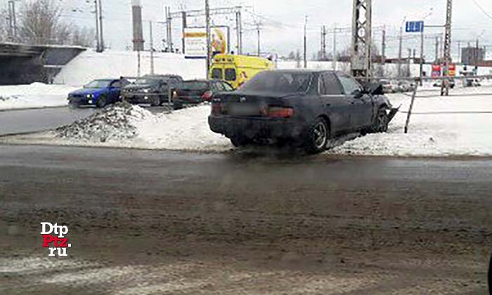 Петрозаводск, 13 февраля 2017 года, 12-12. ДТП с участием легкового автомобиля  произошло на пересечении улиц Чапаева и Шотмана.
