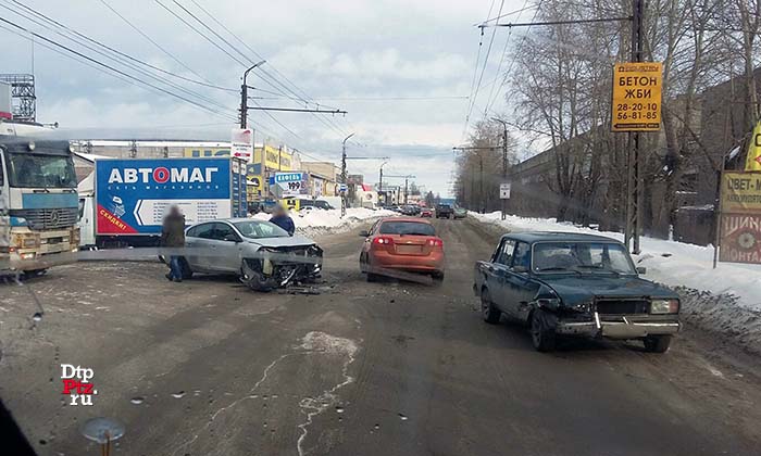Петрозаводск, 28 февраля 2017 года, 12-00. ДТП с участием двух легковых автомобилей произошло на улице Заводская, у дома №10-б.