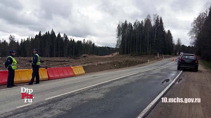 Пряжинский район, 29 мая 2017 года. В райне населённого пункта Кутчезеро на 434-м километре автодороги А-121 «Сортавала», произошел обвал проезжей части.