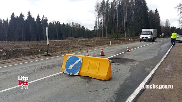 Пряжинский район, 29 мая 2017 года. В райне населённого пункта Кутчезеро на 434-м километре автодороги А-121 «Сортавала», произошел обвал проезжей части.