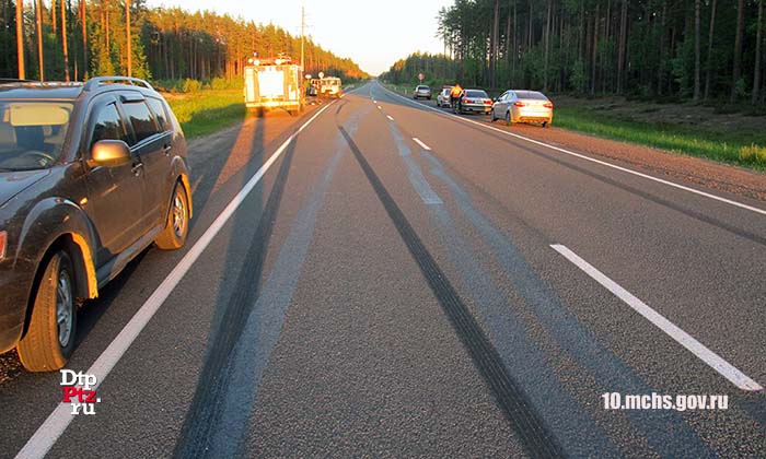 Олонецкий район, 15 июня 2017 года, 21-05. ДТП с участием легковых автомобилей Ауди (Audi A6) и ВАЗ-2107 произошло на 281-м километре автодороги М-18 "Кола", недалеко от отворотки к городу Олонец.